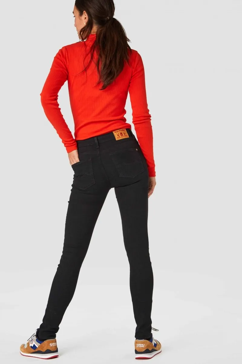 Juno High in Stay Black Jeans